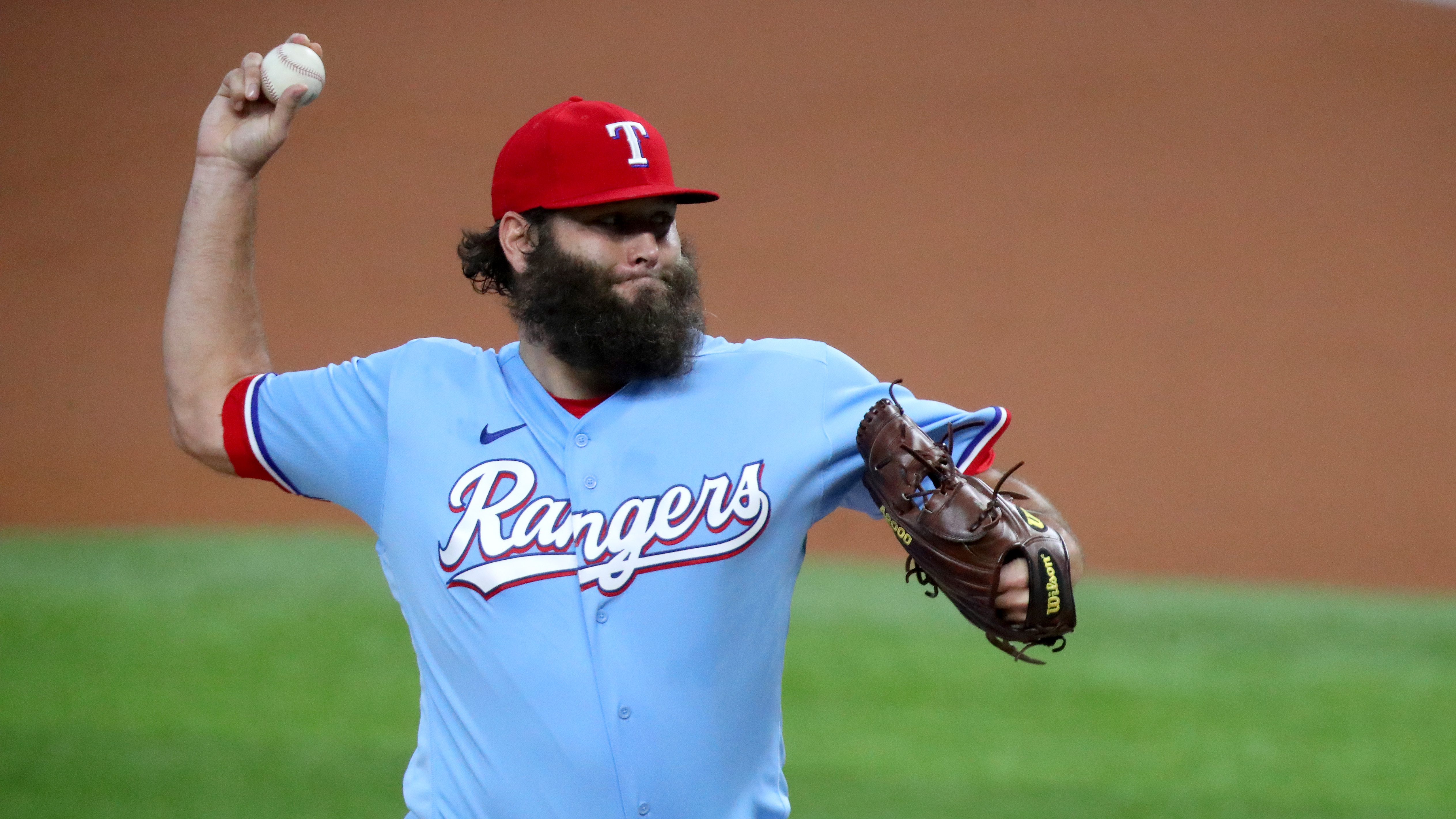 White Sox boost starting rotation by acquiring Lance Lynn from Rangers