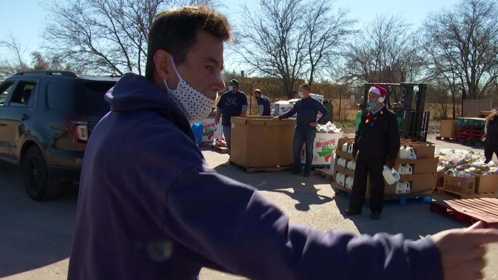 Giant Chair, Turtle Treats: North Texans Step Up to Help Area Food Banks - Vimarsana News