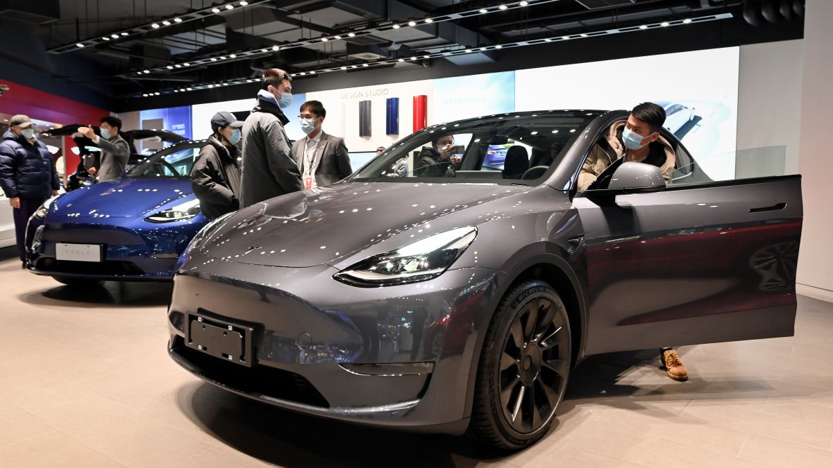 Tesla Invites More Drivers to 'Full Self-Driving Beta' Program — Read the Email Here – NBC 5 Dallas-Fort Worth - Vimarsana News