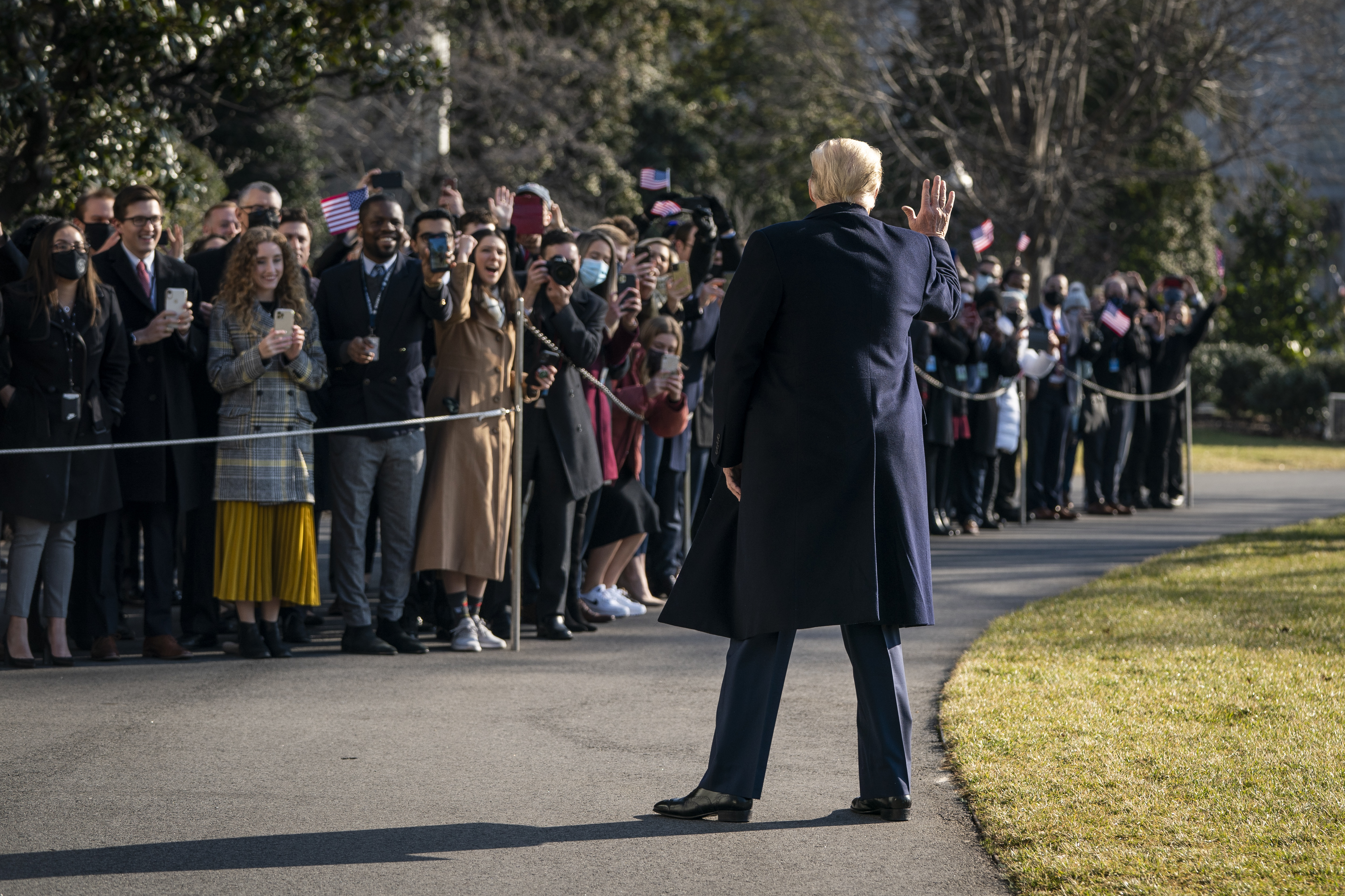WASHINGTON, DC &#8211; JANUARY 12: U.S. President Donald Trump waves to staff and supporters as he walks toward Marine One on the South Lawn of the White House on January 12, 2021 in Washington, DC. Following last week&#8217;s deadly pro-Trump riot on Capitol Hill, President Trump is making his first public appearance with a trip to the border town of Alamo, Texas to view the partial construction of the wall along the U.S.-Mexico border. (Photo by Drew Angerer/Getty Images)