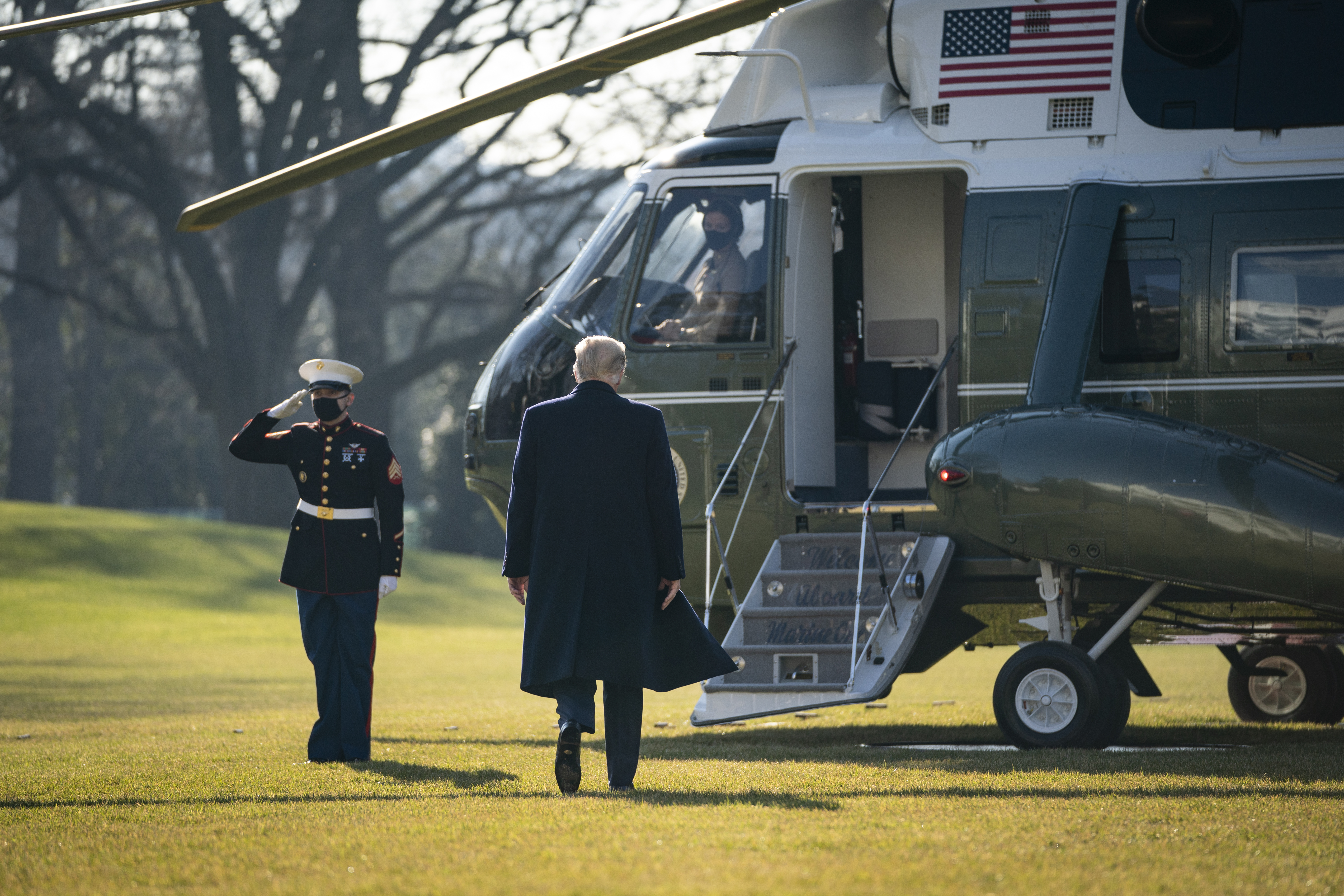 WASHINGTON, DC &#8211; JANUARY 12: U.S. President Donald Trump walks to Marine One on the South Lawn of the White House on January 12, 2021 in Washington, DC. Following last week&#8217;s deadly pro-Trump riot at the U.S. Capitol, President Trump is making his first public appearance with a trip to the town of Alamo, Texas to view the construction of the wall along the U.S.-Mexico border. (Photo by Drew Angerer/Getty Images)