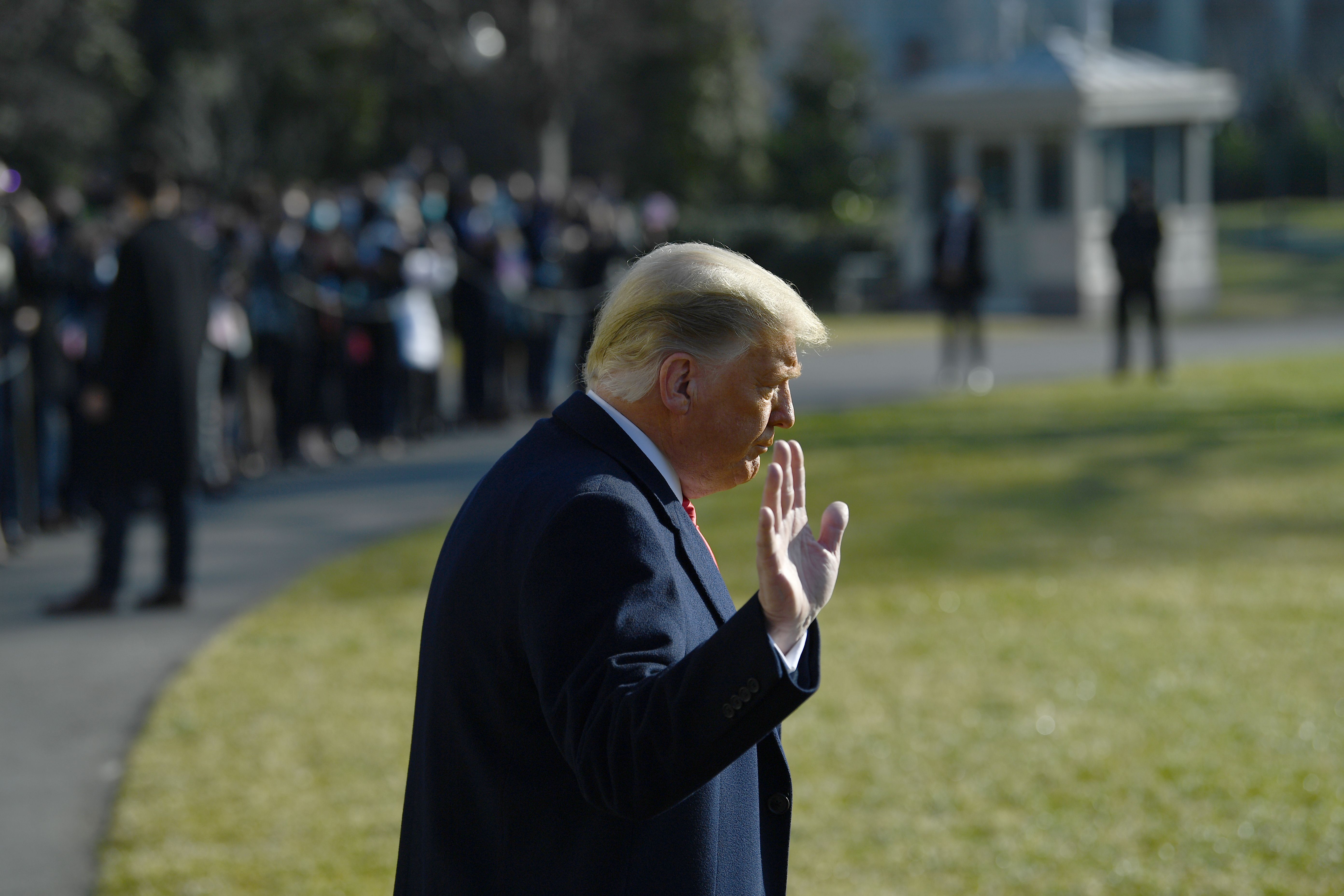 TOPSHOT &#8211; US President Donald Trump waves to the media outside the White House on January 12, 2021 in Washington,DC before his departure to Alamo, Texas. (Photo by Brendan Smialowski / AFP)