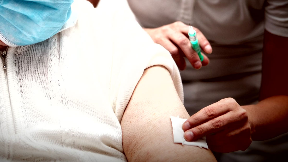 Via Connections, Some Get COVID-19 Vaccine Faster - Vimarsana News