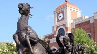 An image of the sculpture outside Lewisville City Hall.