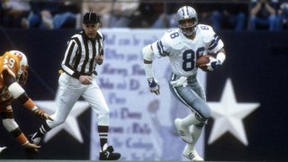 Wide Receiver Drew Pearson #88 of the Dallas Cowboys in action carries the ball against the Tampa Bay Buccaneers circa 1980's during an NFL football game at Texas Stadium in Dallas, Texas. Pearson played for the Cowboys from 1973-83.