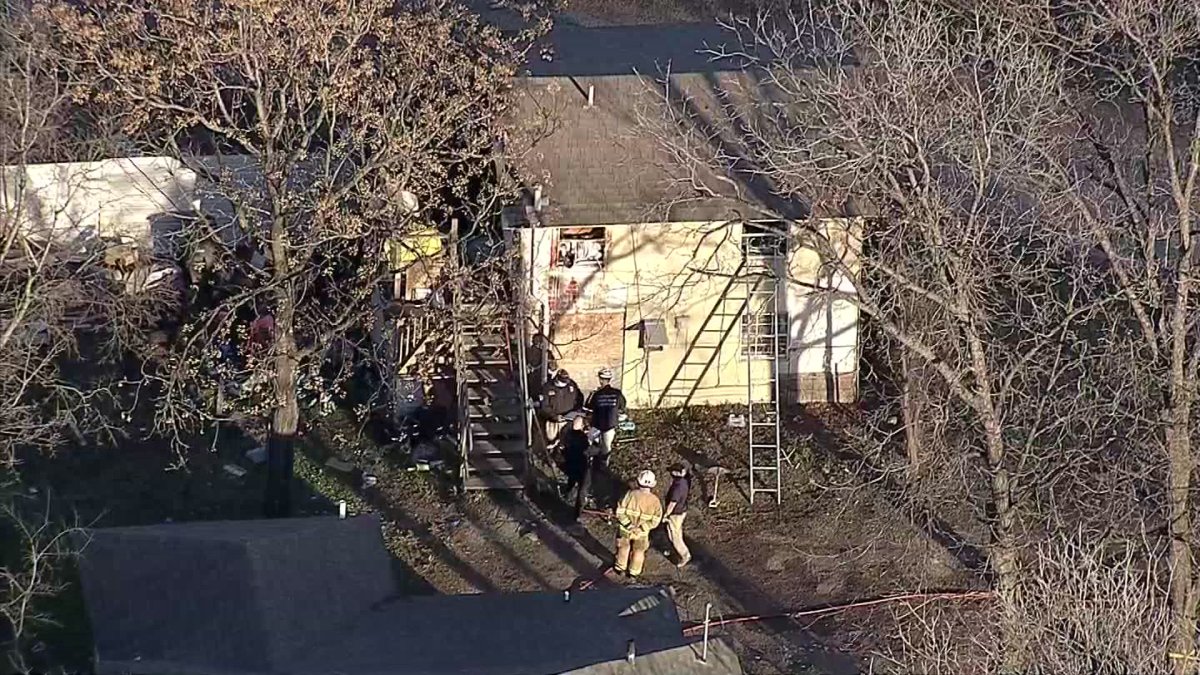 Father, 2 Children Hospitalized With Injuries Sustained in Fort Worth