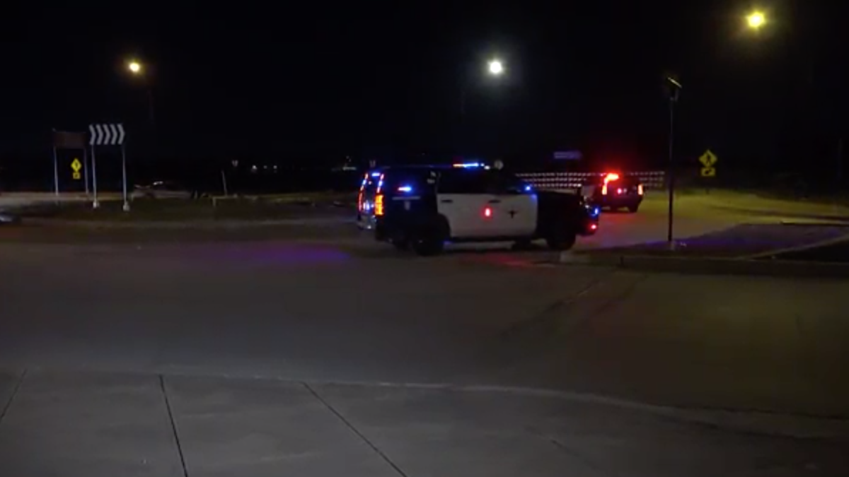 Fort Worth Police Investigate Fatal Overnight Crash At Roundabout Nbc 5 Dallas Fort Worth 