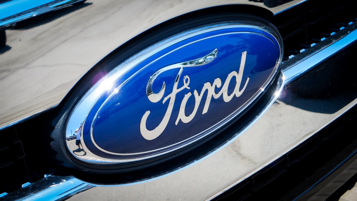 Ford to Impose Covid Vaccine Mandate on Its 32,000 Salaried Workers - Vimarsana News