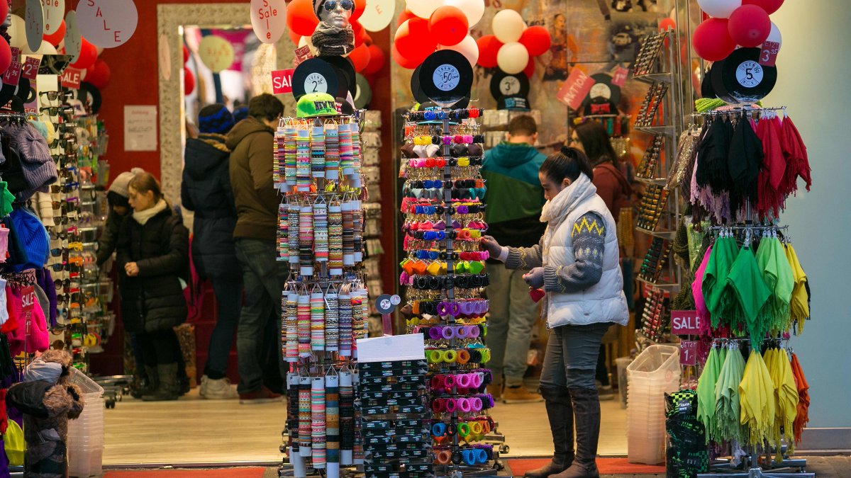 European Markets Head for Tepid Open as Investors Monitor Recession Risks - Vimarsana News