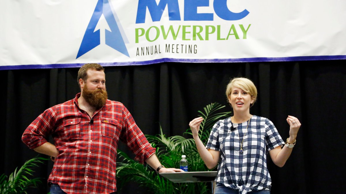 Pregnant HGTV Star Erin Napier Shares Photo of Her ‘Weird’ Baby Bump