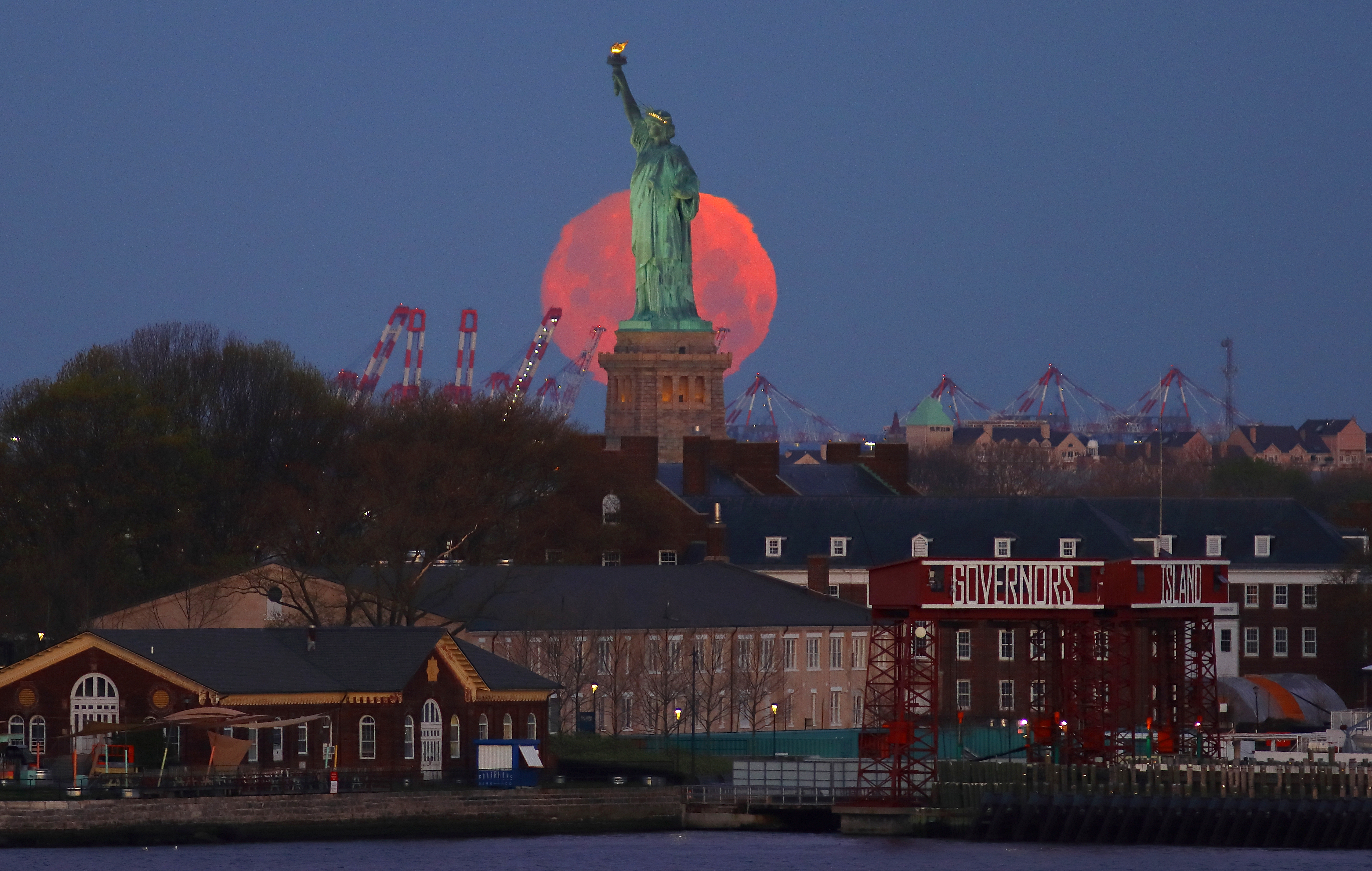 2021's first supermoon: The Pink Moon will light up the sky this month