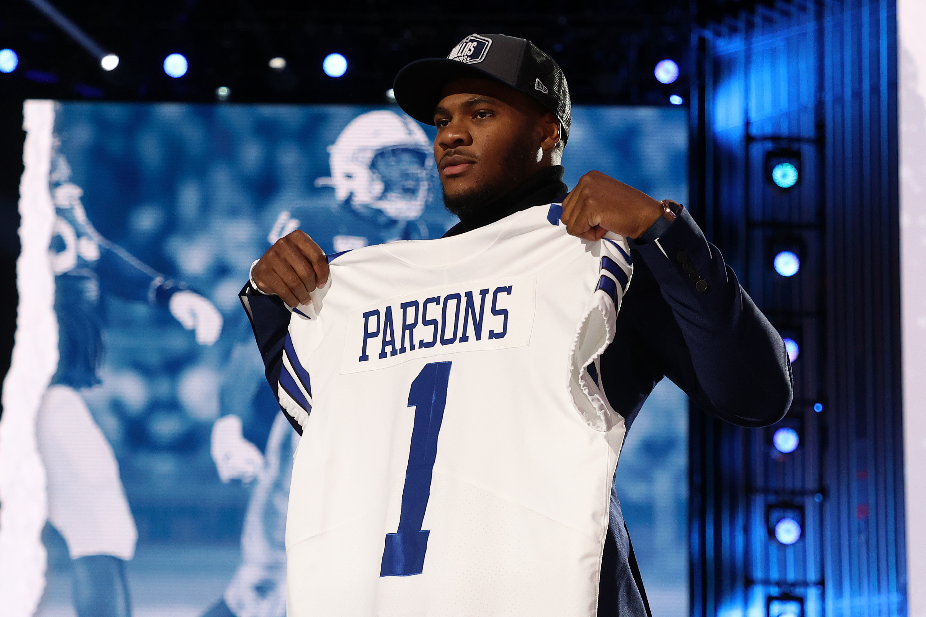 Cowboys LB Micah Parsons drawing comparisons to Lawrence Taylor