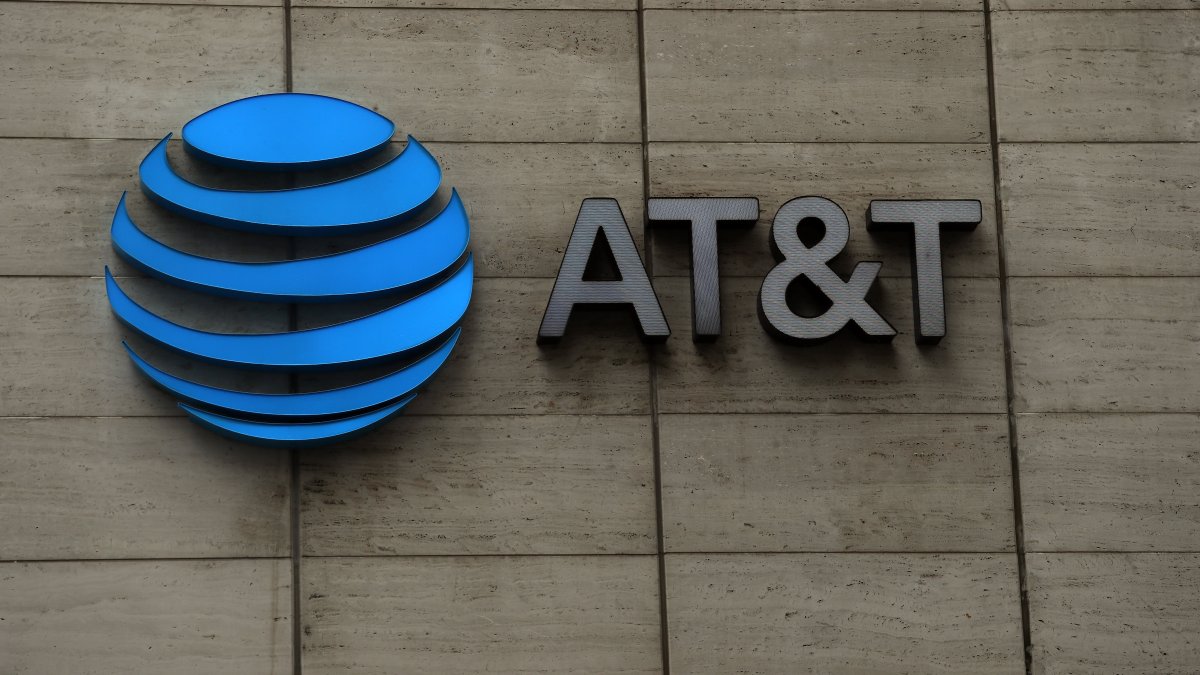 AT&T Offers Free Long-Distance Calls to Ukraine - Vimarsana News