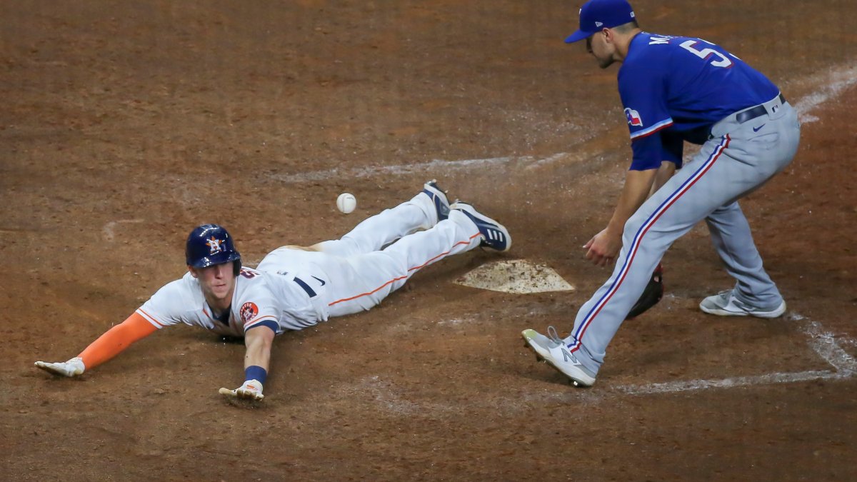 Straw Scores On Wild Pitch In 11th Astros Beat Rangers 4 3 Nbc 5 Dallas Fort Worth