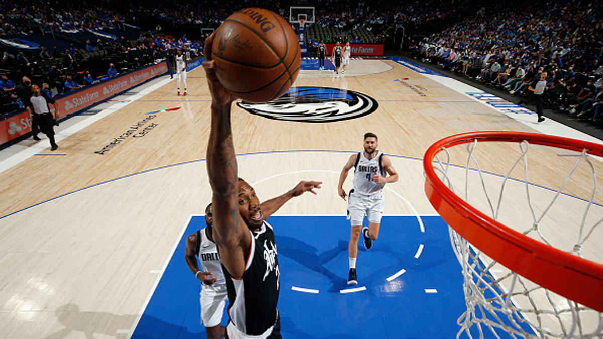 Kawhi Leonard of the LA Clippers dunks the ball against the Dallas News  Photo - Getty Images