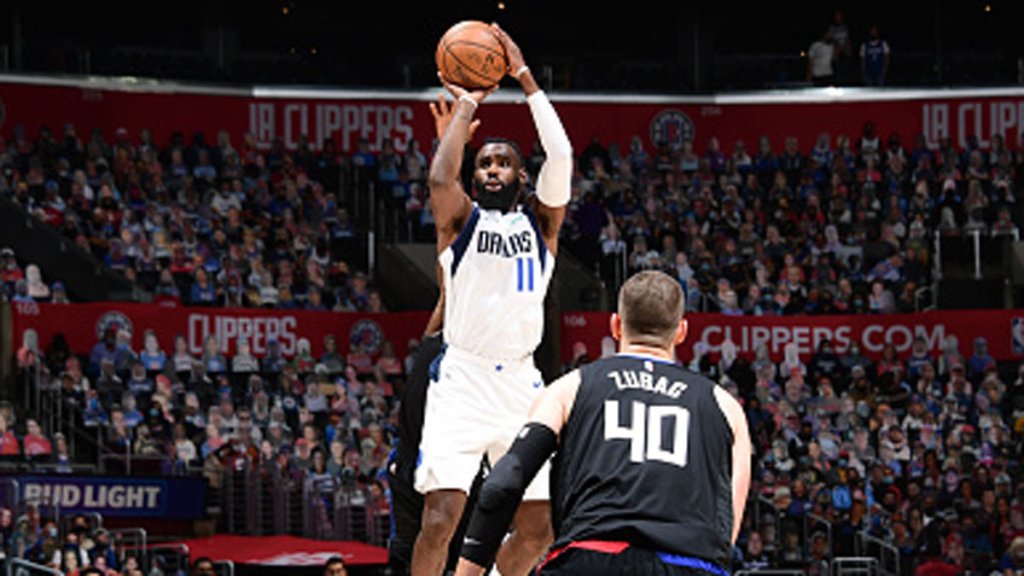 Tim Hardaway Jr. #11 of the Dallas Mavericks shoots the ball during the game against the LA Clippers during Round 1, Game 2 of the 2021 NBA Playoffs on May 25, 2021 at STAPLES Center in Los Angeles, California.