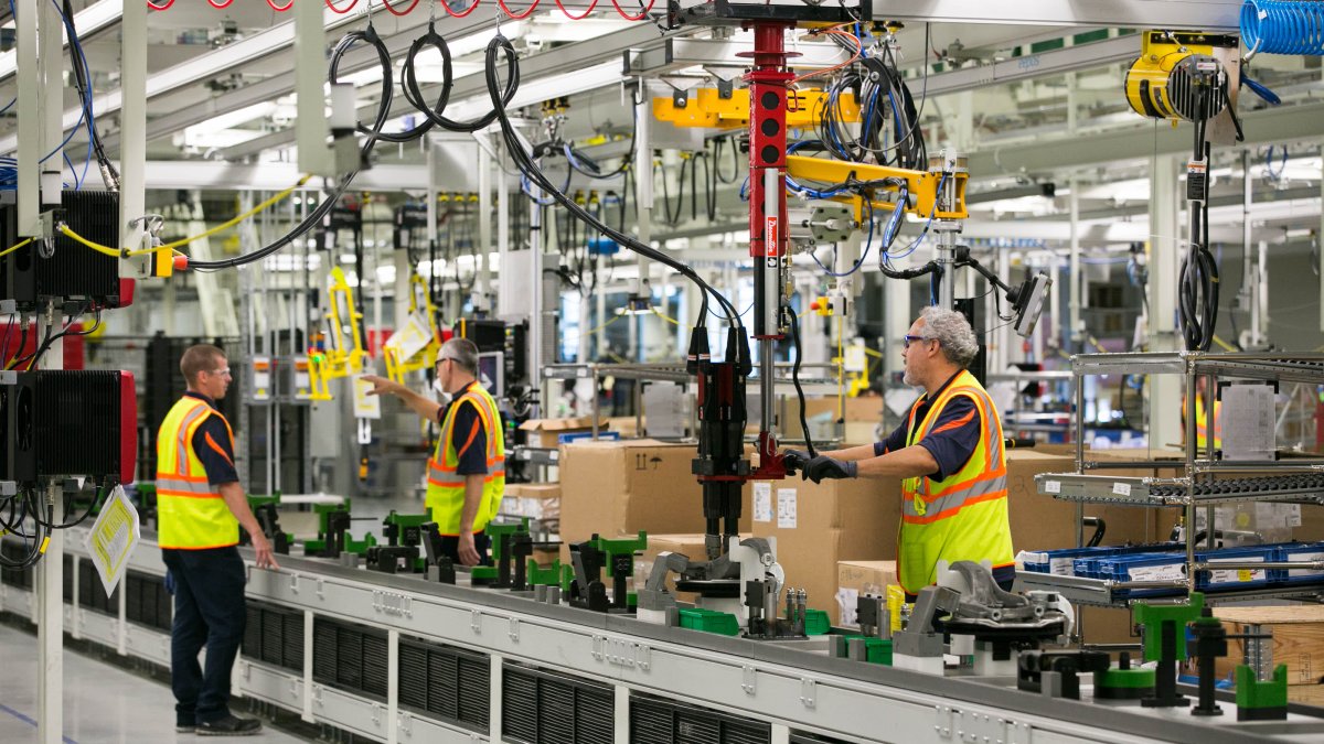 How Electric Vehicle Manufacturing Could Shrink the Midwestern Job Market - Vimarsana News