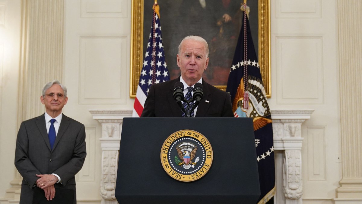 Biden Targets LawBreaking Gun Dealers in AntiCrime Plan NBC 5