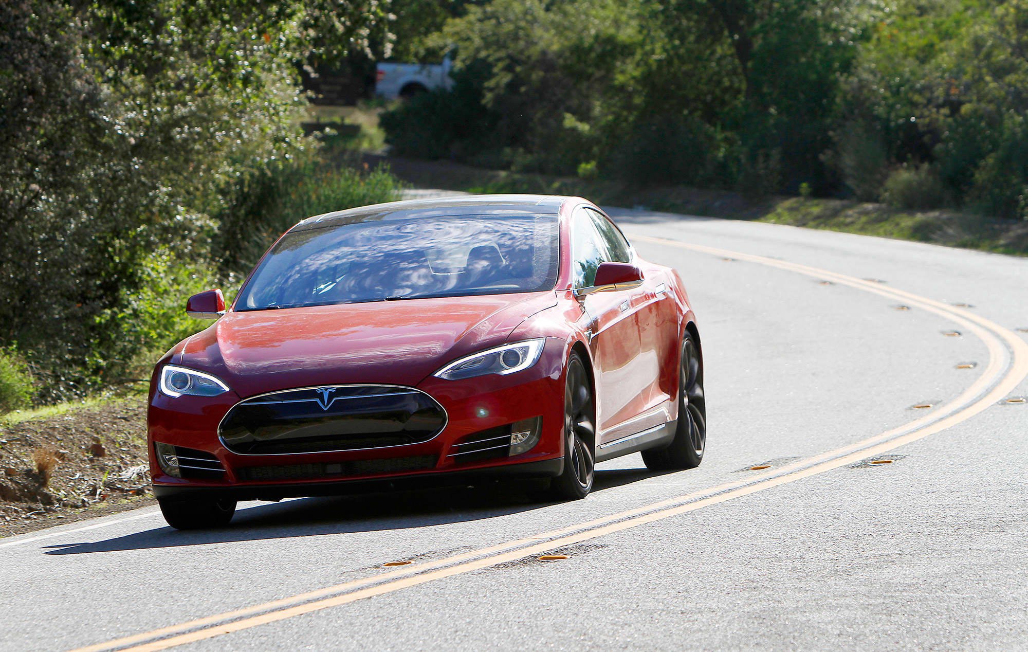 Tesla Owners Could Get $625 Each in Class Action Settlement Over Battery Throttling - Vimarsana News