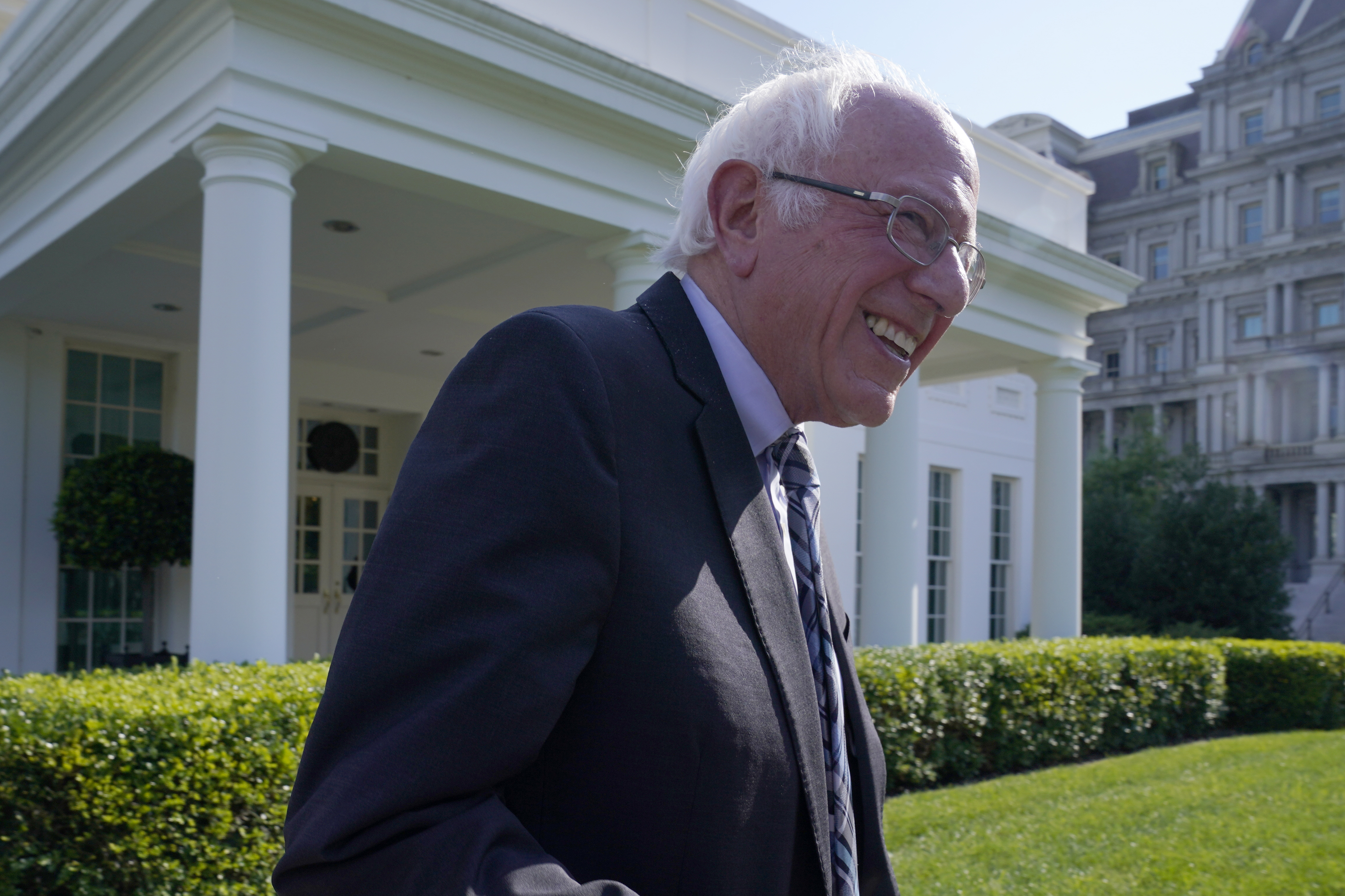 Bernie Sanders pushes bill to establish a four-day workweek