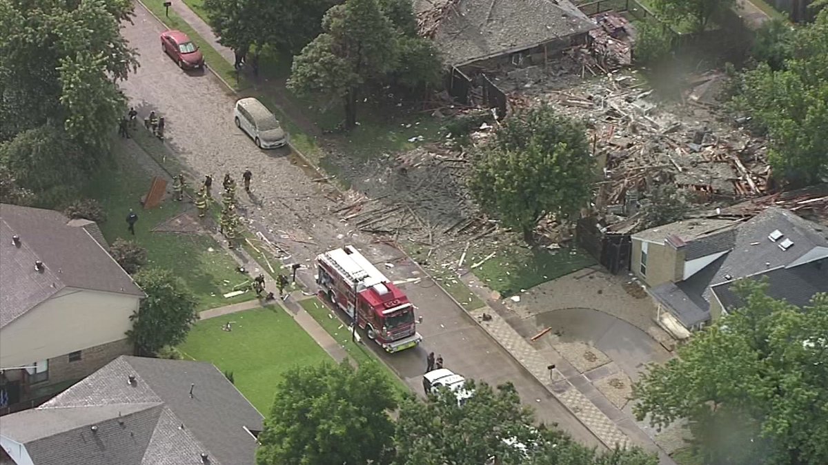 neighbors-survey-damage-after-home-explodes-in-plano-nbc-5-dallas-fort-worth