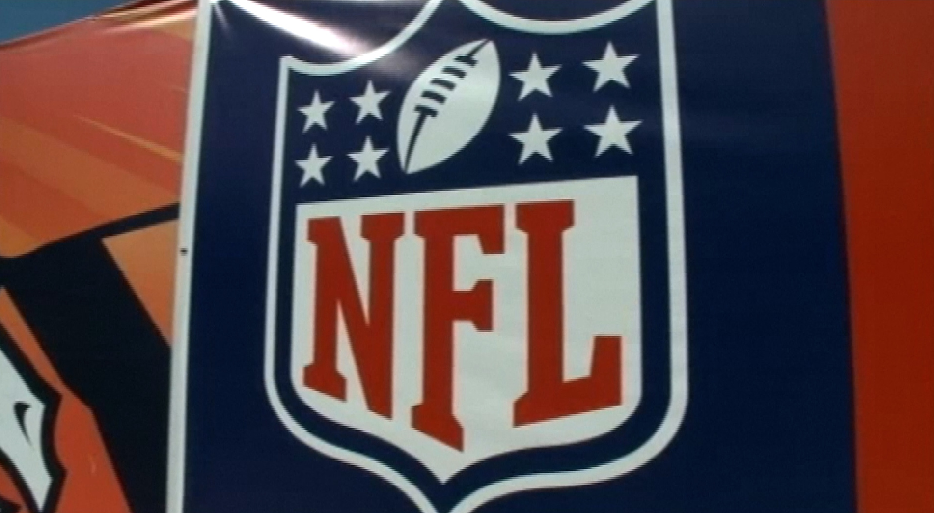 NFL Warns Teams That COVID-19 Outbreaks Among Unvaccinated Players May ...