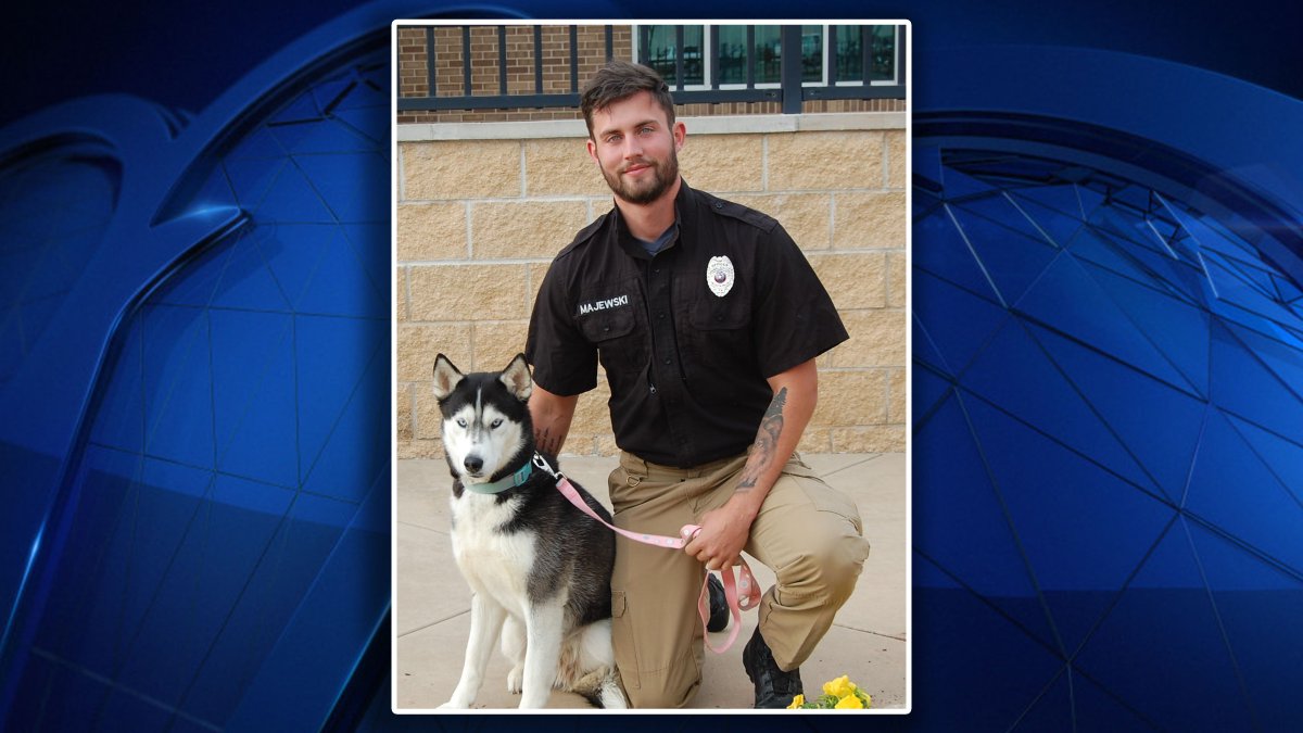 Photo of Texas Animal Services Officer Causes Social Media Frenzy – NBC