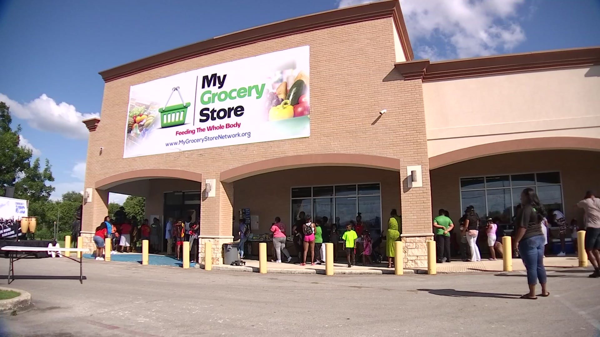 Grocery Store Founder Creates Partnership with Dallas Police - Vimarsana News