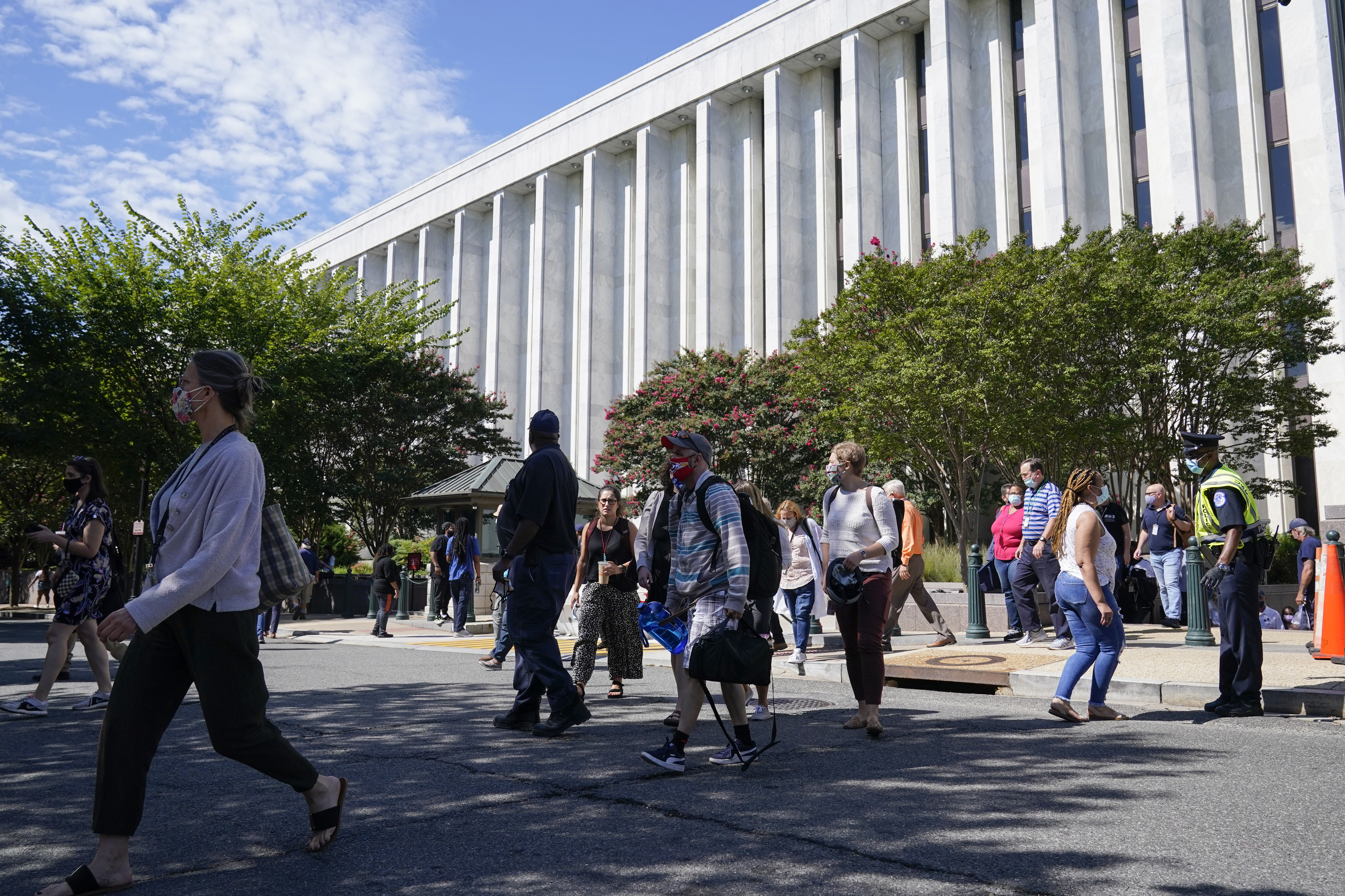 people evacuated from washington dc bomb threat