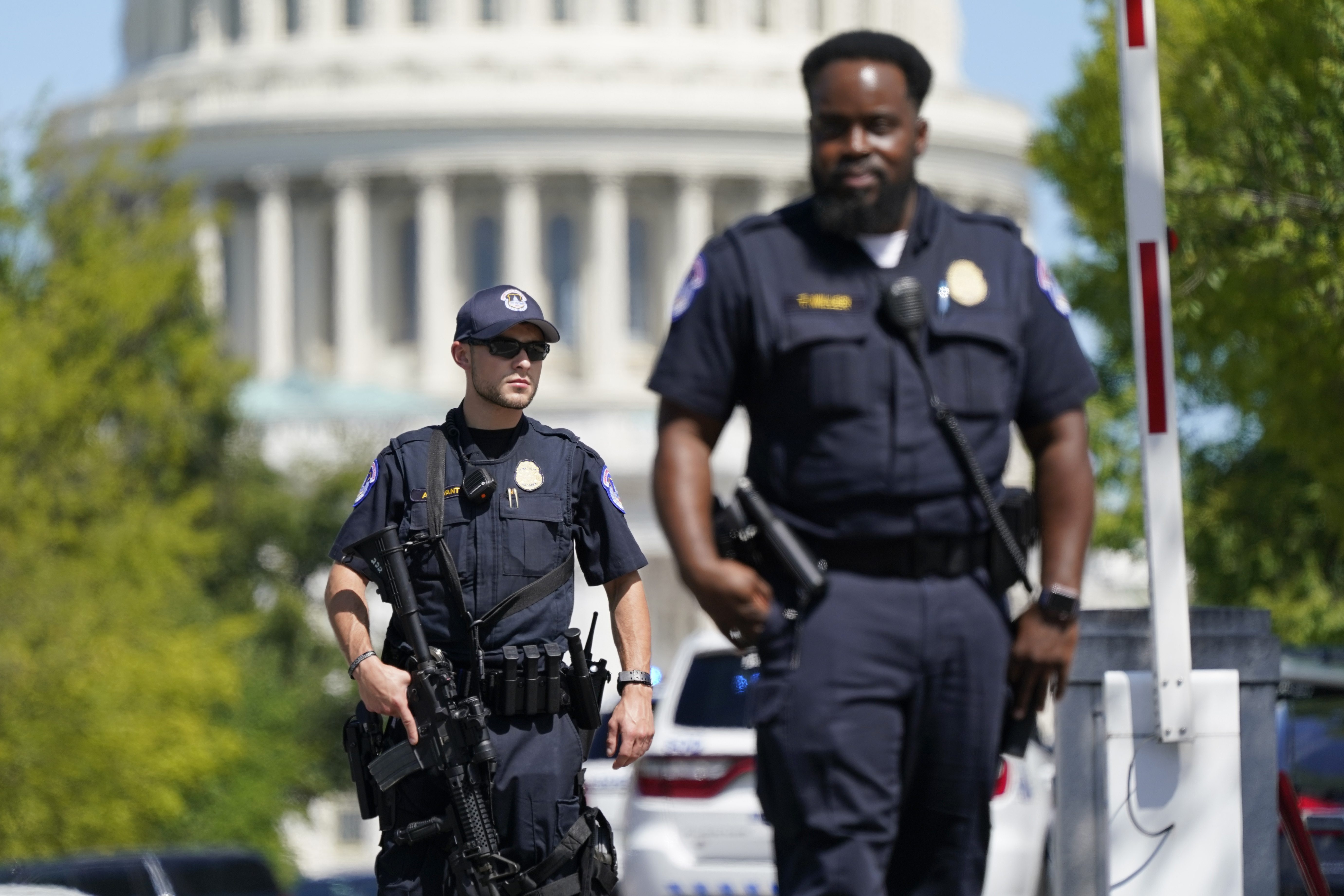Bomb threat near the Library of Congress as man demands to speak to President Biden.