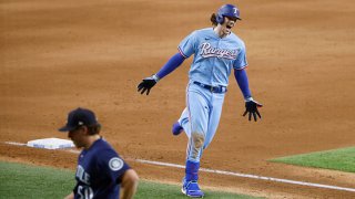 Rangers hit three home runs in loss to Mariners