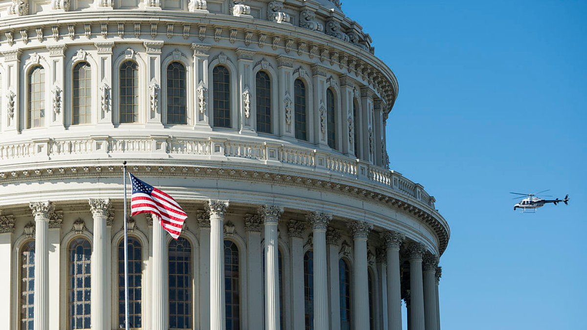 Congress Passes 1-Week Government Funding Bill to Avert Shutdown