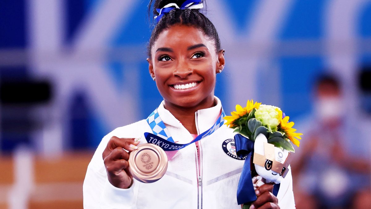 The Irreverent, Eye-Catching Book That Helped Simone Biles Deal With Criticism After the Olympics - Vimarsana News