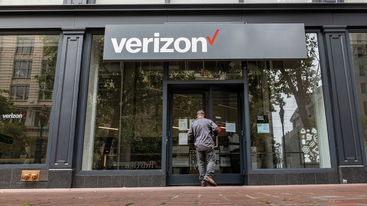 Stocks Making the Biggest Moves Before the Bell: Biogen, Novavax, Netflix, Verizon & More - Vimarsana News