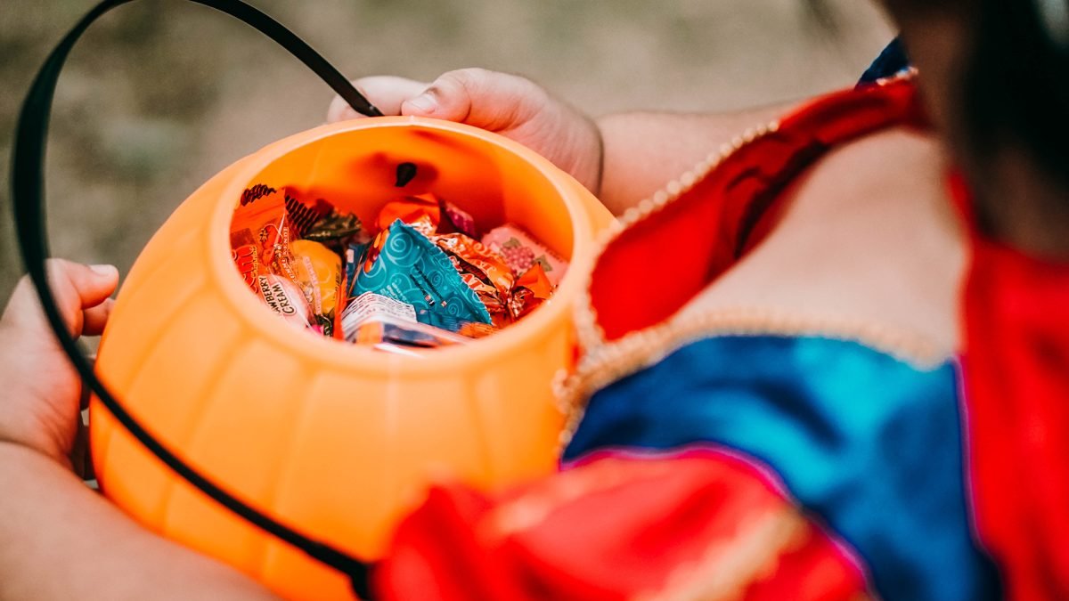 How to stay safe while celebrating Halloween – NBC 5 Dallas-Fort Worth - Vimarsana News