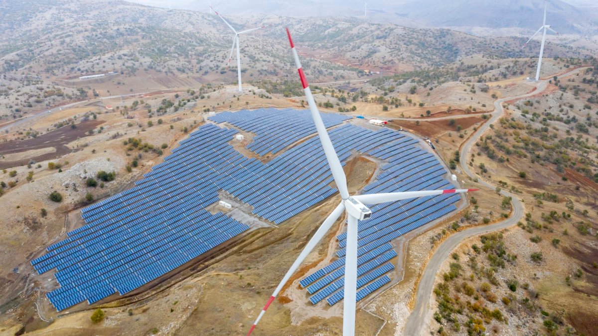 IEA Says Renewable Power Installations Are Set for a Record Year, Warns of Net-Zero Uncertainty - Vimarsana News