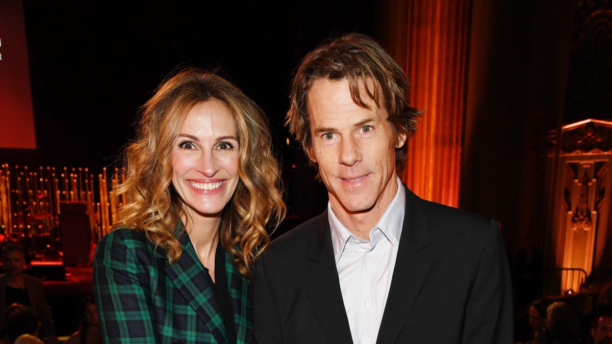 Julia Roberts, Husband Share Photos of Twins on 17th Birthday – NBC 5 Dallas-Fort Worth - Vimarsana News
