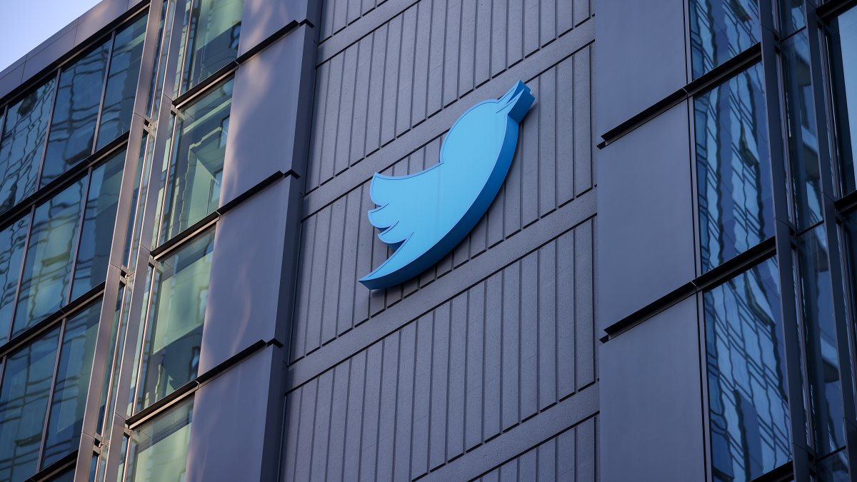 A Downvote Button? Twitter Begins a Global Test of New Feature – NBC 5 Dallas-Fort Worth - Vimarsana News