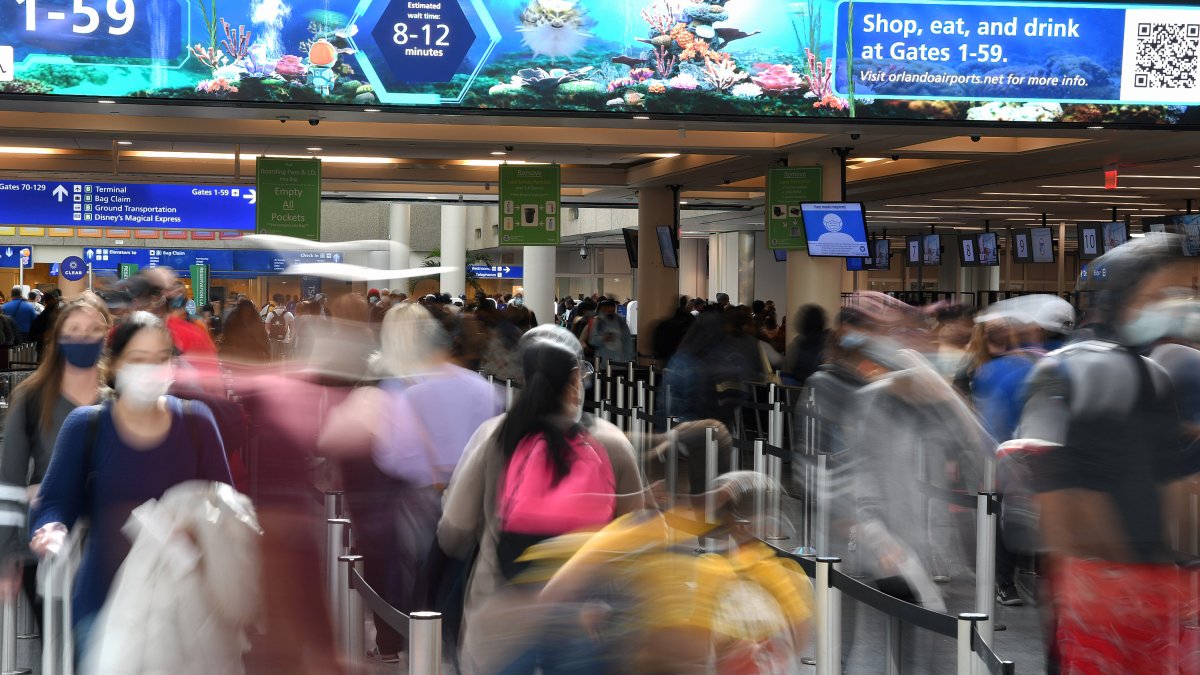 Thanksgiving Travel Rush Returns: Airport Screenings Reach Pandemic High - News Nation USA 2 GettyImages 1236784948