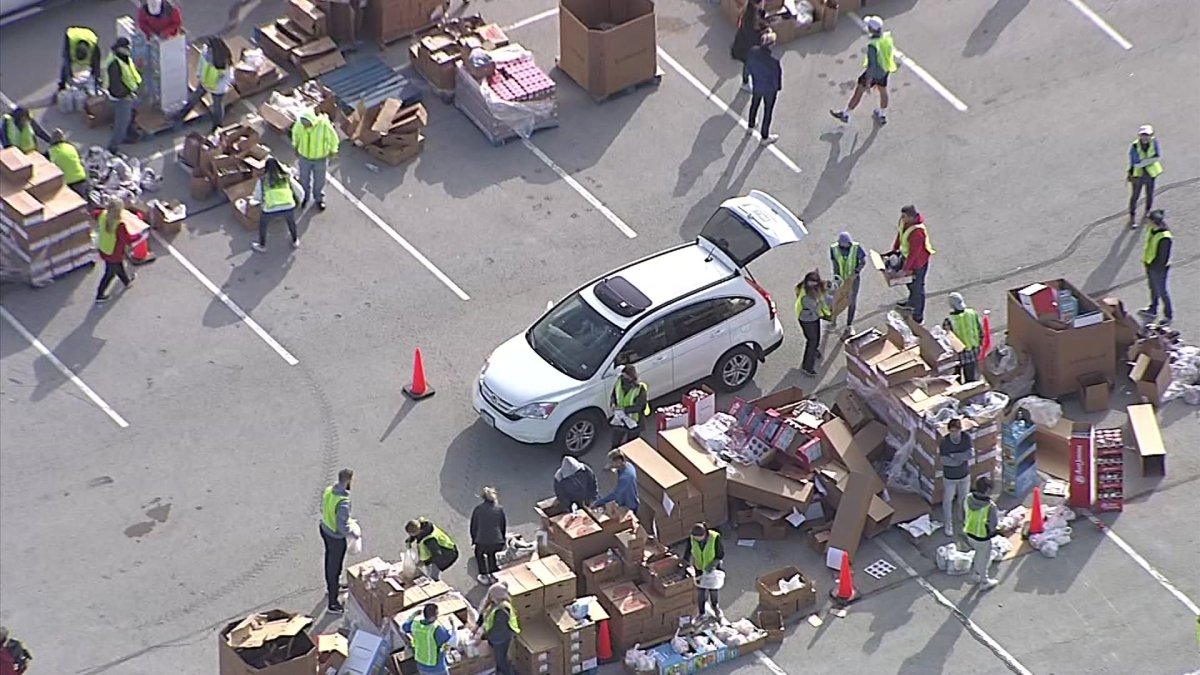 More than 6,000 families line up for Thanksgiving food giveaway at AT&T  Stadium