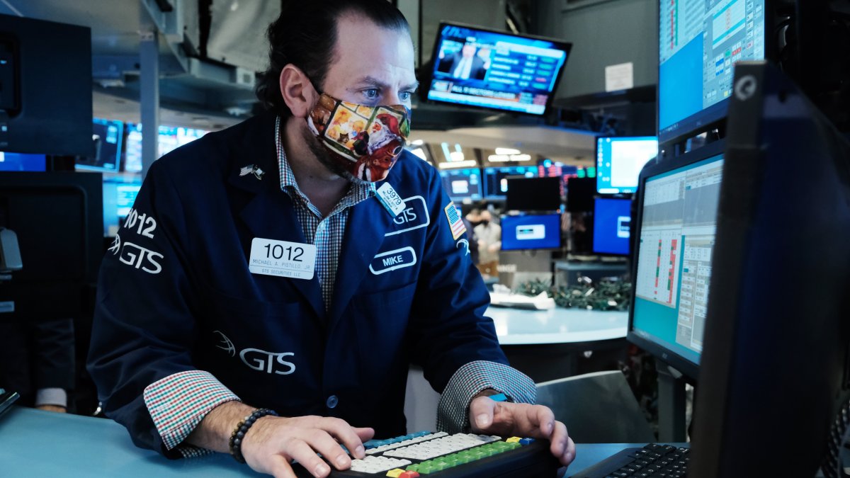 Global Markets Slump on Hawkish Fed Minutes - Vimarsana News