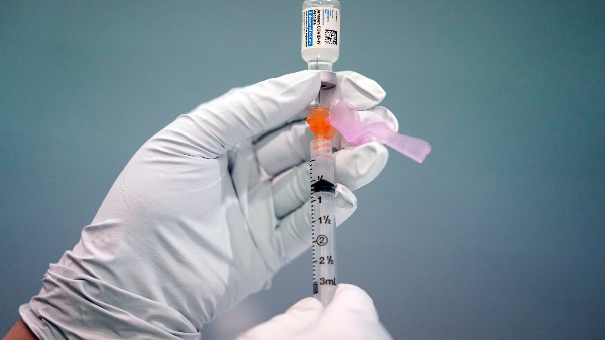 Courts Keep Chipping Away at Biden COVID-19 Vaccine Mandates - Vimarsana News
