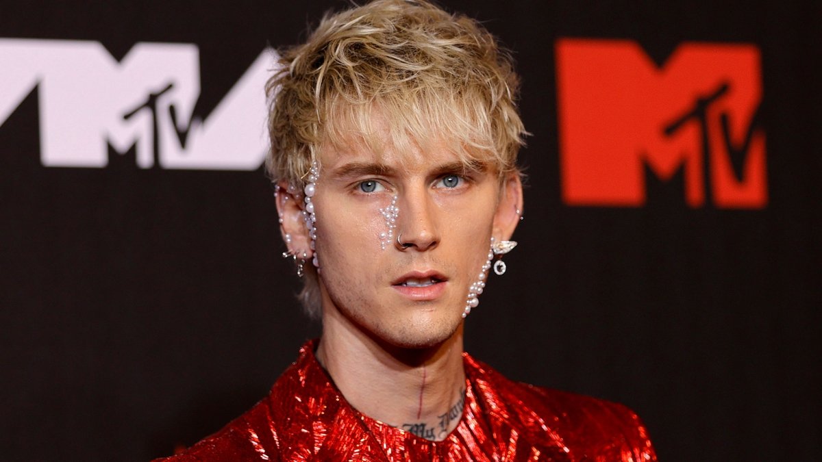 Machine Gun Kelly Sheds Light on Taylor Hawkins’ Final Days Before His(02)