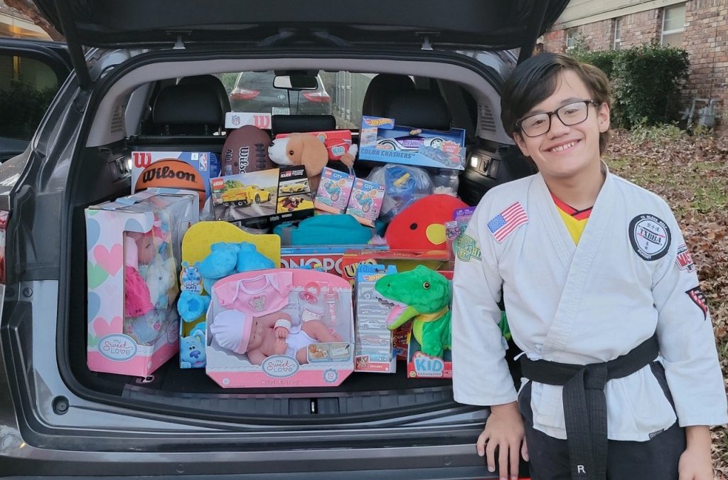 Fort Worth 13-Year-Old Sells Cookies to Buy Gifts for Other Kids - Vimarsana News