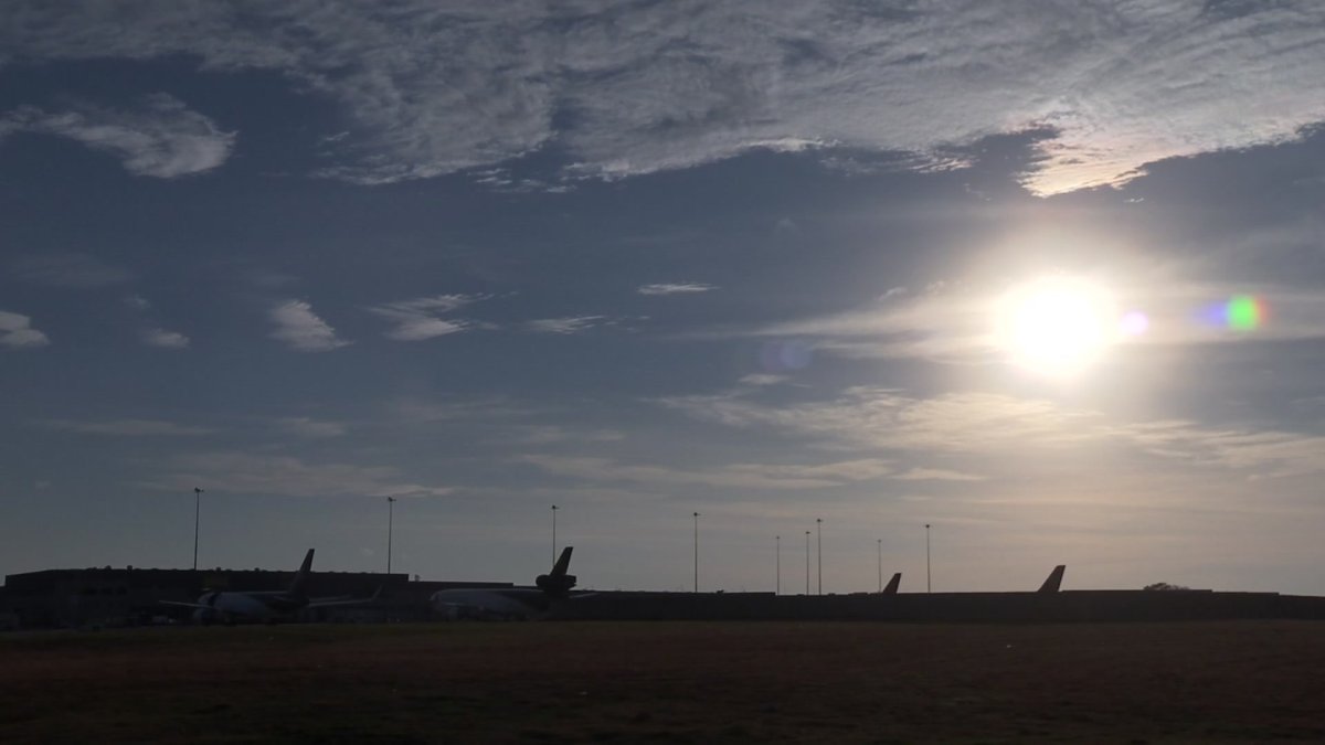Travelers Arriving at DFW Airport Greeted By Unusually Warm Temperatures - Vimarsana News