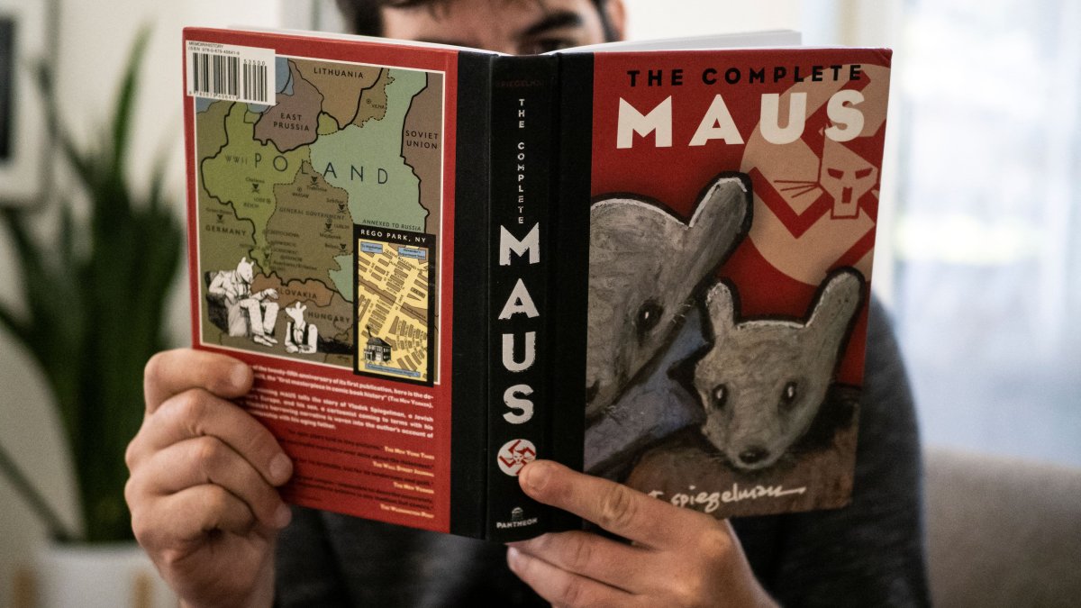 'Maus' Is an Amazon Bestseller After Tennessee School Ban – Author Art Spiegelman Compares Board to Putin – NBC 5 Dallas-Fort Worth - Vimarsana News