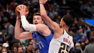 Dallas Mavericks guard Luka Doncic (77)