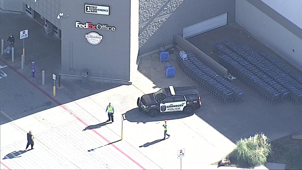 Featured image of post Toddler Shoots Mother, Infant Sibling at Granbury, Texas Walmart