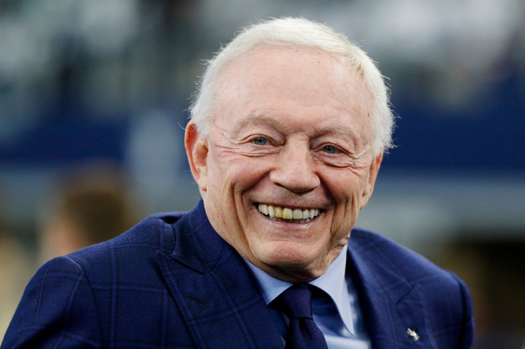 Cowboys owner Jerry Jones fields bizarre question on Trevon Diggs