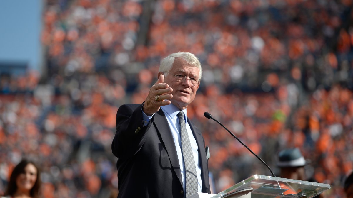 Remembering Cowboys Player, Coach Dan Reeves